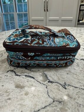 Vera Bradley Quilted Roll Out Zip Closure Jewelry Case in Java Blue